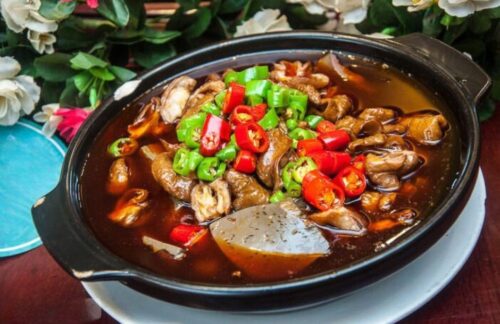 Old tripe cooked with duck blood